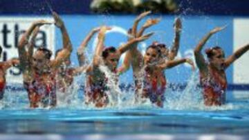 El equipo espa&ntilde;ol de nataci&oacute;n sincronizada, durante las preliminares de la rutina libre por equipos en los Mundiales de Kaz&aacute;n.