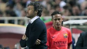 Luis Enrique ignora las miradas de Neymar.