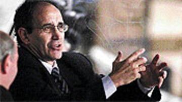 <B>EL TÉCNICO MÁS LONGEVO</B>. Javier Irureta se ha convertido en el técnico que más temporadas consecutivas suma al mando de un equipo.