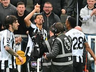 William Osula netted a last-minute goal to give Newcastle all three points against Manchester United, despite Jacob Ramsey’s first-half red card.