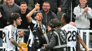 William Osula netted a last-minute goal to give Newcastle all three points against Manchester United, despite Jacob Ramsey’s first-half red card.
