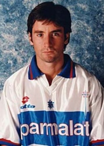 'Piri' Parraguez, seleccionado nacional y mundialista en Francia 98', jugó 25 clásicos universitarios. Todos los hizo por la UC.