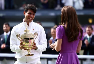 Britain's Catherine, Princess of Wales congratulates Spain's Carlos Alcaraz as he receives the winner's trophy after beating Serbia's Novak Djokovic during their men's singles final tennis match on the fourteenth day of the 2024 Wimbledon Championships at The All England Lawn Tennis and Croquet Club in Wimbledon, southwest London, on July 14, 2024. Defending champion Alcaraz beat seven-time winner Novak Djokovic in a blockbuster final, with Alcaraz winning 6-2, 6-2, 7-6. (Photo by HENRY NICHOLLS / AFP) / RESTRICTED TO EDITORIAL USE