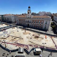 Hallan restos arqueológicos bajo la Puerta del Sol