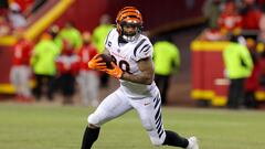 KANSAS CITY, MISSOURI - JANUARY 29: Joe Mixon #28 of the Cincinnati Bengals carries the ball against the Kansas City Chiefs during the third quarter in the AFC Championship Game at GEHA Field at Arrowhead Stadium on January 29, 2023 in Kansas City, Missouri.   Kevin C. Cox/Getty Images/AFP (Photo by Kevin C. Cox / GETTY IMAGES NORTH AMERICA / Getty Images via AFP)