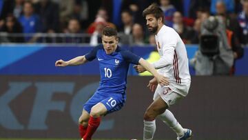 Football Soccer - France v Spain - International Friendly - Stade de France, Saint-Denis near Paris, France - 28/3/17 Spain's Gerard Pique in action with France's Kevin Gameiro Reuters / Gonzalo Fuentes Livepic
