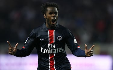 Estuvo durante muchas temporadas en el PSG, desde el año 2006 hasta el 2012. A pesar de que hizo 39 goles y 11 asistencias en 182 partidos, durante su última campaña se vio sometido a una competencia insuperable con los fichajes multimillonarios que hizo Al-Khelaïfi. Jugadores como Ibrahimovic, Ménez o Lavezzi hicieron que Luyindula se tuviera que marchar a los New York Red Bulls de la MLS. El delantero no llegó a brillar en su estancia en el PSG. Su fichaje por el conjunto parisino fue de aproximadamente 4 millones de euros.