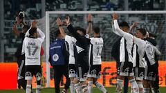 Futbol, Colo Colo vs Internacional.
Copa Sudamericana 2022.
Los jugadores de Colo Colo, celebran luego de ganar contra Internacional durante el partido por los octavos de final de la Copa Sudamericana realizado en el estadio Monumental, Santiago, Chile.
28/06/2022
Jonnathan Oyarzun/Photosport

Football, Colo Colo vs Internacional.
2022 Copa Sudamericana Championship.
Colo Colo’s players reacts after winning against Internacional during match round of 16 of Copa Sudamericana championship held at Monumental stadium in Santiago, Chile.
06/28/2022
Jonnathan Oyarzun/Photosport