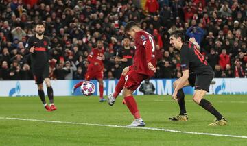 2-1. Roberto Firmino marc¨® el segundo gol.