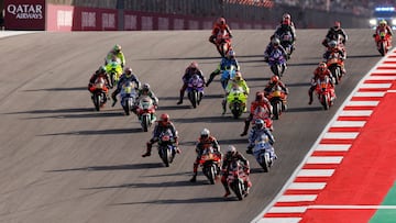 MotoGP - Portuguese Grand Prix - Algarve International Circuit, Portimao, Portugal - November 8, 2025 Aprilia Racing's Marco Bezzecchi leads at the start of the sprint race REUTERS/Marcelo Del Pozo TPX IMAGES OF THE DAY
