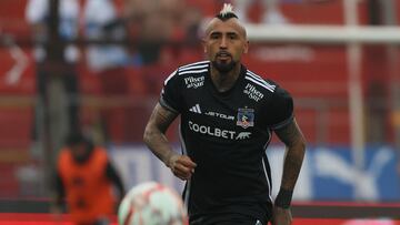Futbol, Universidad Catolica vs Colo Colo.
Fecha 9, campeonato Nacional 2024.
El jugador de Colo Colo Arturo Vidal es fotografiado durante el partido de primera division contra Universidad Catolica disputado en el estadio Santa Laura de Santiago, Chile.
20/04/2024
Dragomir Yankovic/Photosport
Football, Universidad Catolica vs Colo Colo.
9nd turn, 2024 National Championship.
Colo ColoÕs player Arturo Vidal is pictured during the first division match against Universidad Catolica held at the Santa Laura stadium in Santiago, Chile.
20/04/2024
Dragomir Yankovic/Photosport