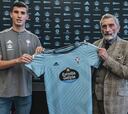 El Celta ata a Carlos Domínguez