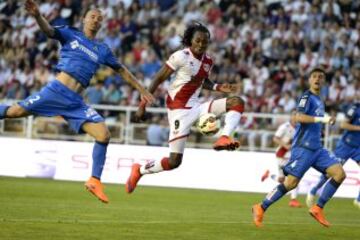 1-0. Manucho anotó el primer tanto.