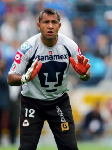 En 2004, los Pumas fueron invitados a disputar el Trofeo Santiago Bernabéu y se convirtieron en el único equipo azteca que tiene este trofeo en sus vitrinas.