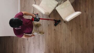 Ahorra 35 euros en este aspirador escoba vertical con sistema cicl¨®nico y giro de 360?