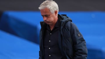 Soccer Football - Premier League - Crystal Palace v Tottenham Hotspur - Selhurst Park, London, Britain - July 26, 2020  Tottenham Hotspur manager Jose Mourinho reacts, as play resumes behind closed doors following the outbreak of the coronavirus disease (