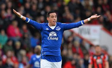 Marcó su primer gol para el Everton en un empate 3-3 con el Bournemouth en noviembre de 2015. 
