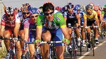 <b>KELME SE SALVA.</B> El Kelme trabajó de lo lindo para conservar el liderato. En la imagen, Quique Gutiérrez.