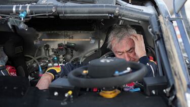 Carlos Sainz termina agotado la etapa de 48 horas del Dakar.