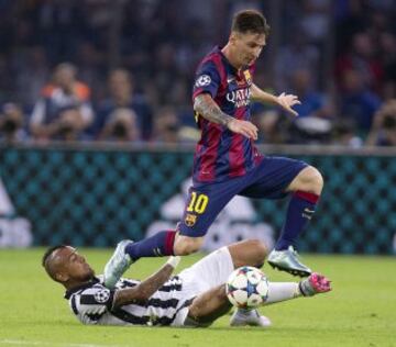 El 6 de junio de 2015 el Barcelona y la Juventus se enfrentaron en la final de la Champions League. El Barcelona lograra su quinta Copa de Europa con goles de Rakitic, Luis Surez y Neymar. En la imagen Messi salta por encima de Arturo Vidal 