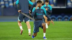 Barcelona's Spanish forward #27 Lamine Yamal attends a training session with teammates on the eve of the UEFA Champions League last 16 first leg football match between Napoli and Barcelona at the Diego Armando Maradona stadium on February 20, 2024. (Photo by Carlo Hermann / AFP)