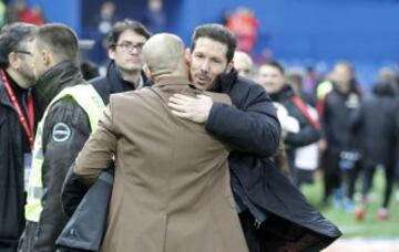 Saludo de los entrenadores Paco Jemez y Simeone 