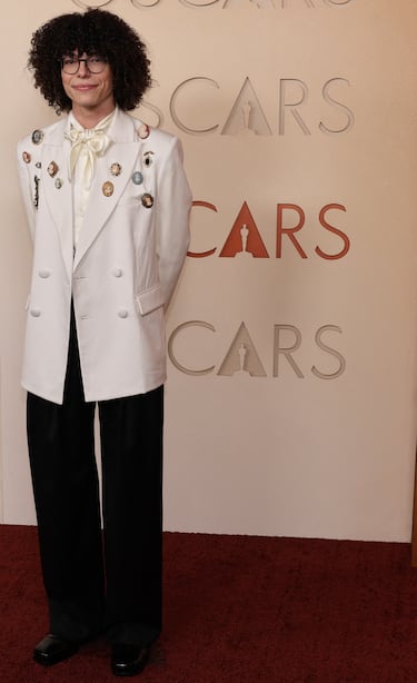 Reece Feldman posa en la alfombra roja del Dolby Theatr