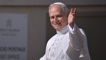 El Papa Le¨®n XIV recorre la plaza de San Pedro en Papam¨®vil por primera vez antes de la misa de inicio de su Pontificado, a 17 de mayo de 2025, en Ciudad del Vaticano. Con esta ceremonia se marca el inicio del ministerio petrino del estadounidense Robert Prevost, el Papa Le¨®n XIV. Prevost se convierte as¨ª en el 267 Pont¨ªfice de la Iglesia tras el fallecimiento el pasado 21 de abril del Papa Francisco. Se espera la presencia de m¨¢s de 150 delegaciones internacionales y cerca de 200.000 fieles.
18 MAYO 2025;MISA;PONTIFICADO;PAPA;LE?N XIV;CEREMONIA;CELEBRACI?N;RELIGI?N
Stefano Spaziani / Europa Press
18/05/2025