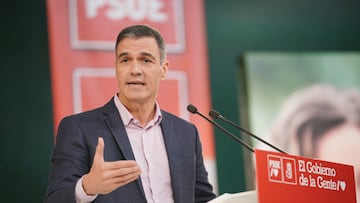 El secretario general del PSOE y presidente del Gobierno, Pedro Sánchez, interviene en un acto en Vitoria-Gasteiz, a 5 de noviembre de 2022, en Vitoria-Gasteiz, Álava, País Vasco (España). La visita de Sánchez llega en un momento en el que las encuestas reflejan un repunte del PSOE en detrimento de Alberto Núñez Feijóo. Además, la polémica en torno a la renovación del CGPJ ha aumentado la tensión política en España. Este acto es un acto más de la precampaña en Vitoria-Gasteiz y Álava, campaña que ya inició EH Bildu en septiembre con otro acto en el Palacio Europa. PNV sigue de momento en el proceso interno para ratificar a sus candidatos.
05 NOVIEMBRE 2022;ÁLAVA;PERO SANCHEZ;ACTO PSOE;PAIS VASCO
Iñaki Berasaluce / Europa Press
05/11/2022