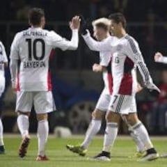 Doblete de Chicharito en Copa alemana con el Bayer Leverkusen