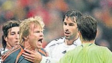 <b>INVESTIGADO. </b>Kahn se encara con Casillas en la vuelta de octavos disputada en el Allianz Arena.