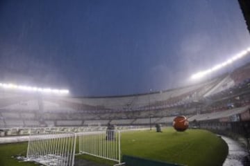 Interior del estadio Monumental donde iba a disputarse el partido.
