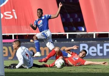 El equipo de Alberto Gamero se impuso por 2-1 ante América de Cali en el juego de ida de los cuartos de final de la Liga BetPlay. Fernando Uribe y Cristian Arango anotaron por Millonarios; Yesus Cabrera descontó para el equipo vallecaucano. 