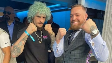 Los peleadores Sean O'Malley y Conor McGregor.