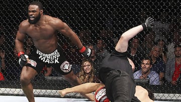 Tyron Woodley durante un combate en la UFC.