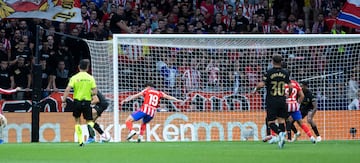 3-0. El guardameta del Valencia, Giorgi Mamardashvili, desvía el lanzamiento de Rodrigo Riquelme. El rebote, le cae al delantero argentino con el '19' para marcar a placer con la pierna izquierda.