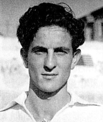 El inglés de Durango, como era conocido jugó por más de 11 años con el Real Madrid, esto en la década de los años 40, pero su carrera en el futbol no terminaría al colgar los botines, pues siguió su carrera como entrenador y llegó a México para 1968, justo al banquillo de las Águilas.

