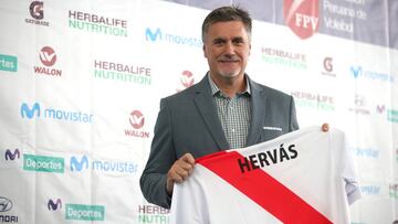 Francisco Hervás, DT de la selección peruana de voleibol femenino.