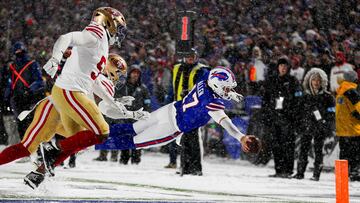 Thanksgiving weekend gave us a couple of memorable performances from the MVP favorites as Josh Allen and Saquon Barkley start to pull away from the pack.