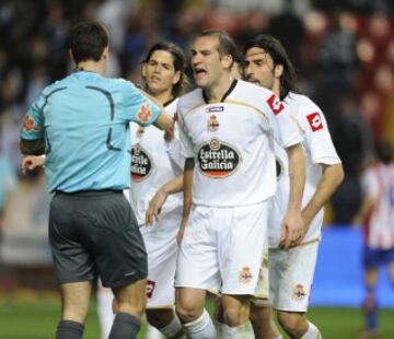 El defensa catal¨¢n tiene el honor de ser el jugador m¨¢s tarjeteado de la historia de la Liga con 163 amarillas. 18 temporadas en Primera, entre Espanyol, Deportivo y Getafe.