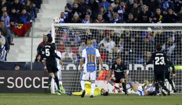 Marcos Llorente mandó el balón al larguero de su portero, Quico Casilla.