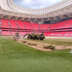 San Mamés renueva su alfombra