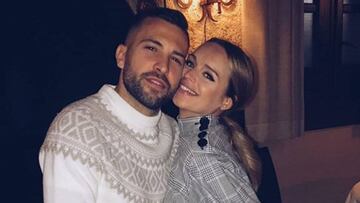 Jordi Alba y Romarey Ventura en las Navidades de 2017, poco antes del nacimiento de su primer hijo, Piero