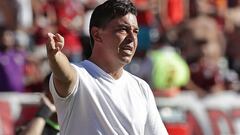 El entrenador abandon&oacute; el River Camp antes de que finalicen los trabajos del plantel y fue al Sanatorio Los Arcos, donde confirm&oacute; que tiene c&aacute;lculos en los ri&ntilde;ones.