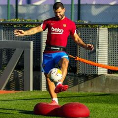 Dembélé y Kun Agüero, en la recta final