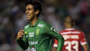 El delantero del León ha mostrado su capacidad goleadora en la Liga MX, las Chivas se arrepienten de haberlo dejado ir. Ha representado a la Selección Mexicana en menores.