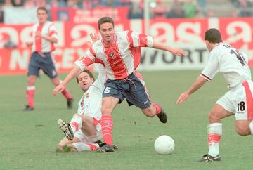 Actual Director de Fútbol Base del Atlético de Madrid. Su debut en Primera División con el conjunto rojiblanco tuvo lugar en la jornada 30 de la temporada 1987-88 en El Molinón de Gijón. Estuvo 15 temporadas como rojiblanco llegando a jugar 456 partidos oficiales siendo el cuarto jugador con más partidos como rojiblanco. 