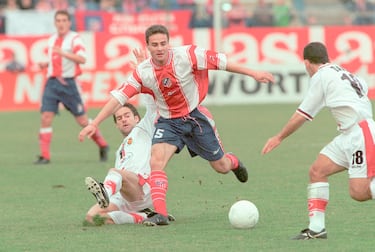 Actual Director de Fútbol Base del Atlético de Madrid. Su debut en Primera División con el conjunto rojiblanco tuvo lugar en la jornada 30 de la temporada 1987-88 en El Molinón de Gijón. Estuvo 15 temporadas como rojiblanco llegando a jugar 456 partidos oficiales siendo el cuarto jugador con más partidos como rojiblanco. 