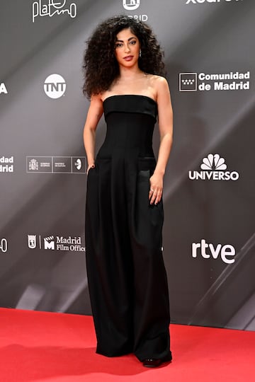 Mina El Hammani posa en la alfombra roja.