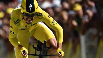 Julian Alaphilippe gan&oacute; la contrarreloj de Pau enfundado en el maillot amarillo.